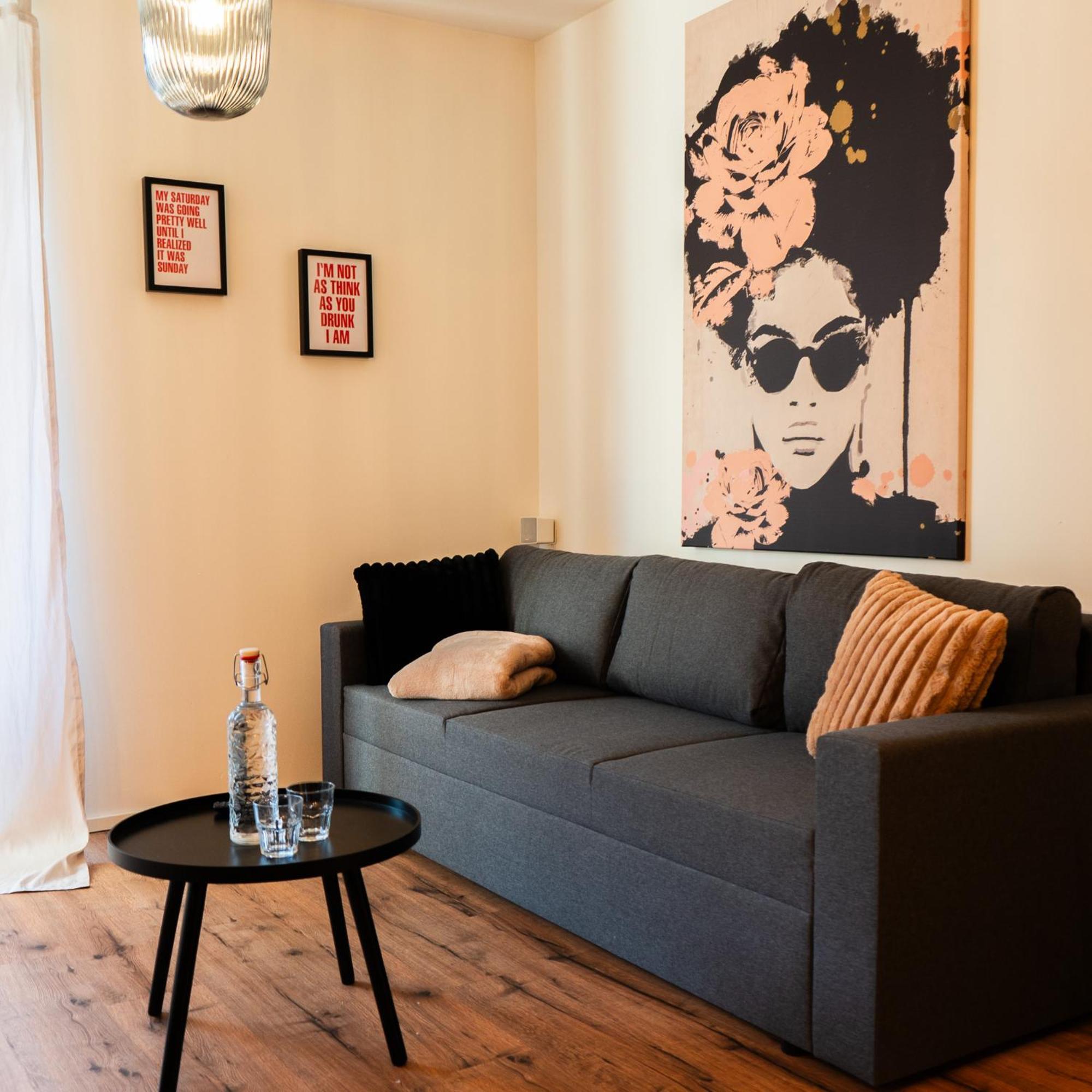 M Apartment Charme - Gemuetlich Geraeumig Heimisch 랜다우인더펠즈 외부 사진